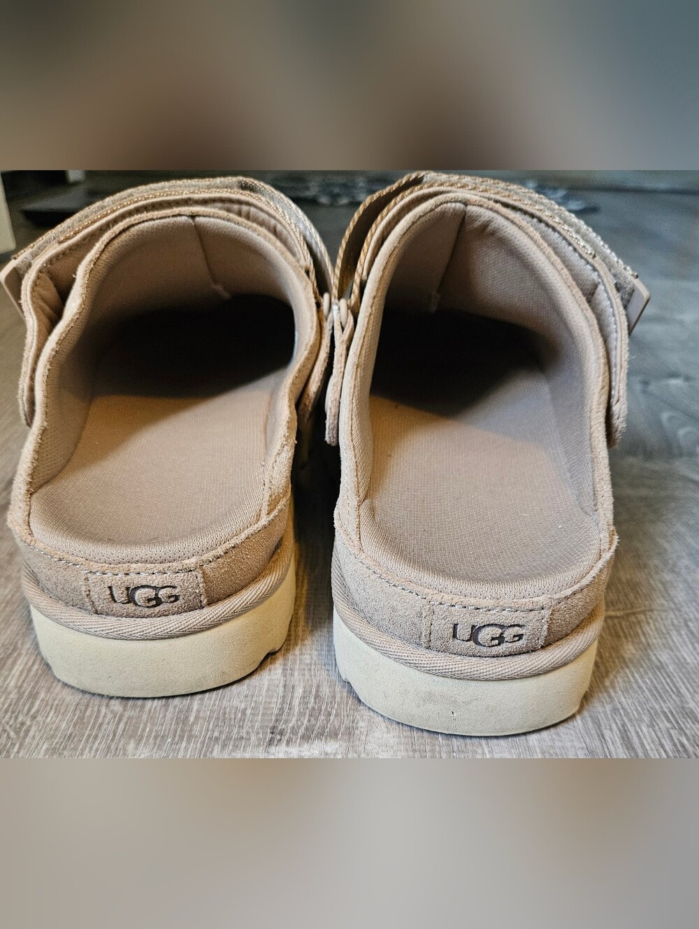 UGG Women's Goldenstar Clog Size 11 Sand, Good - Picture 5 of 9